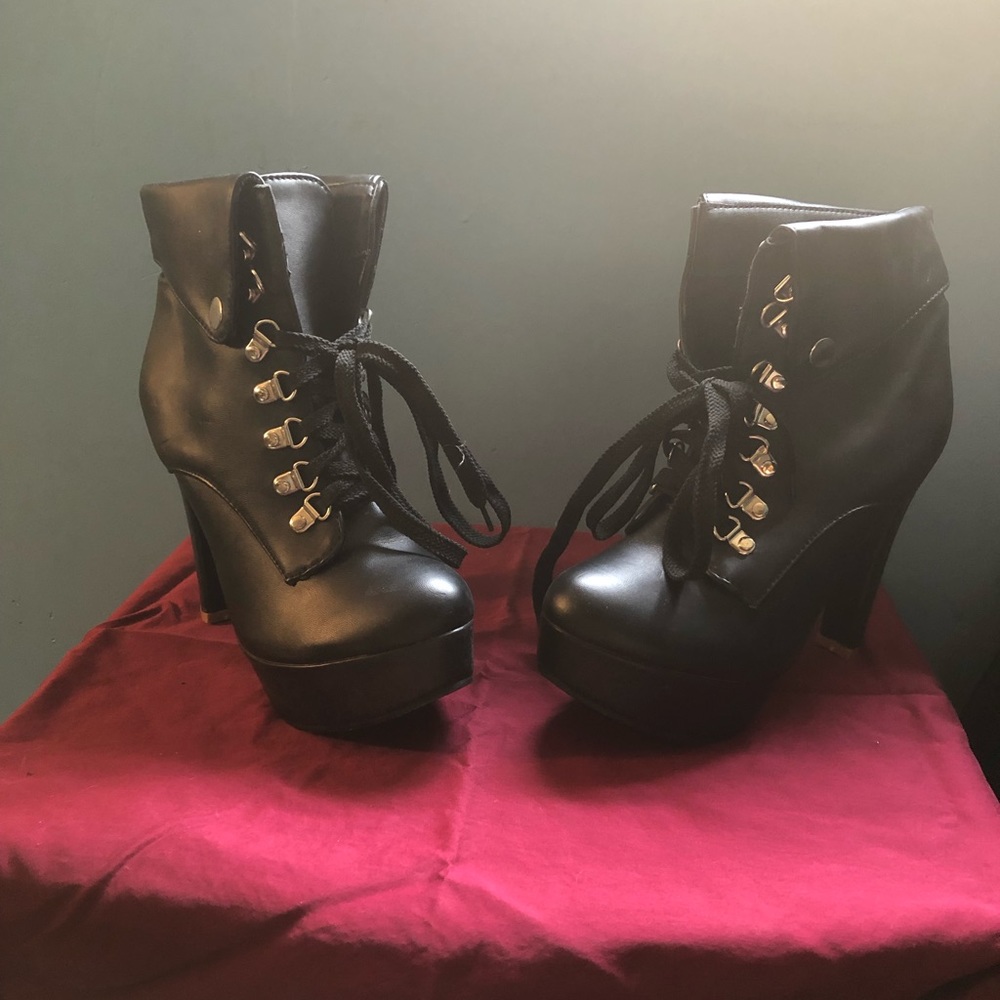 Black Pleather pumps says